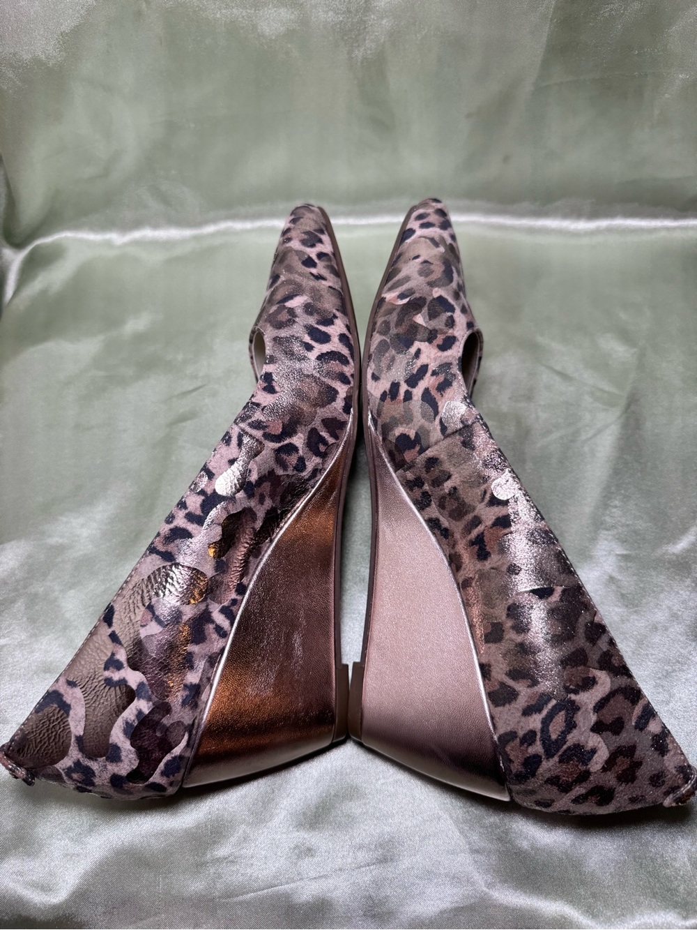 Anne Klein Leopard Print Wedge Pumps in Metallic Beige and Brown Women’s size 7 - Picture 5 of 8